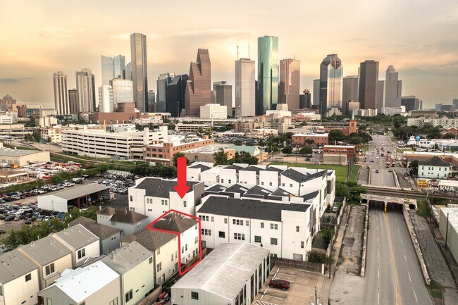 Building Photo - 1403 Dart St