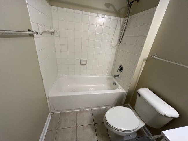 Building Photo - 14-1414 Jones