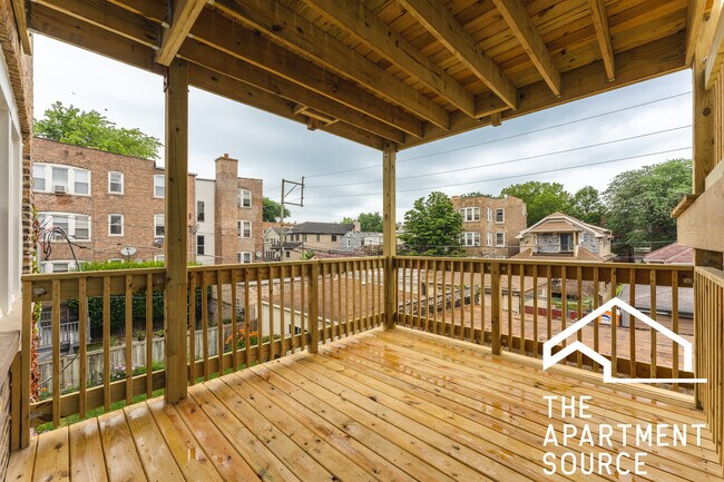 Building Photo - 4319 N Francisco Ave