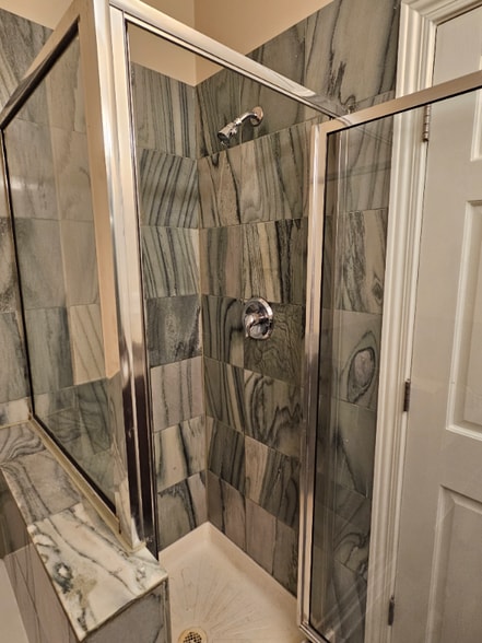 Building Photo - 6330 S Ingleside Ave