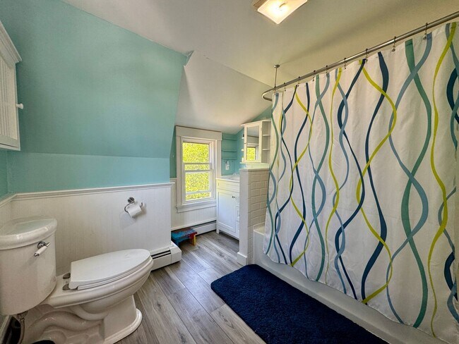 Building Photo - $3,900 - 3BD/2BA Single Family Home - Falmouth w/ Heated 2-Car Garage, W/D & Large Backyard! Avai...