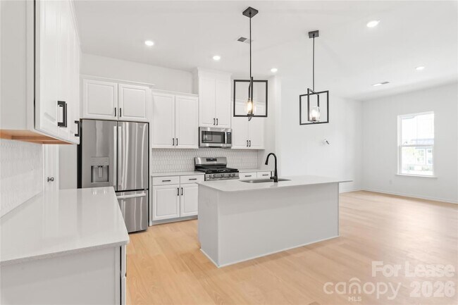 Building Photo - 204 Silver Fleet Dr