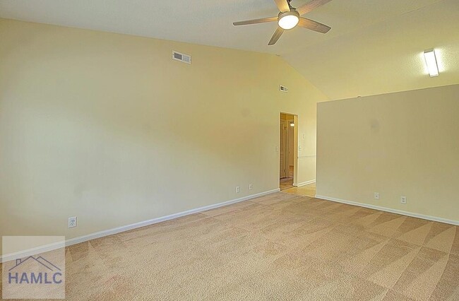 Building Photo - 910 Brett Dr