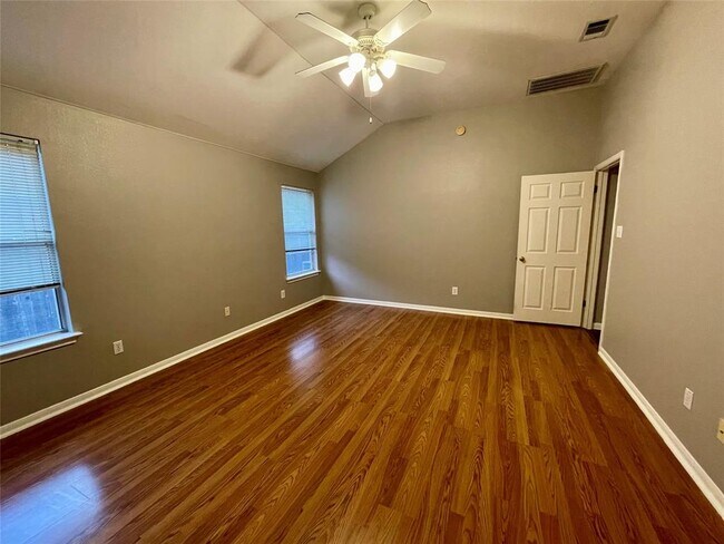 Building Photo - 800 Orchard St