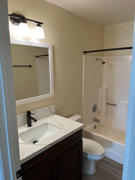 Building Photo - 1528 Granite Hills Dr