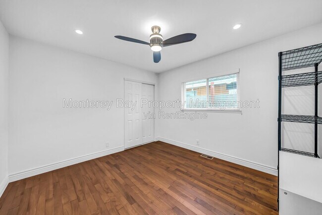Building Photo - 20 Del Robles Ave
