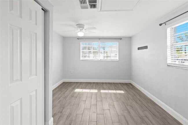 Building Photo - 13916 Sommers Ave