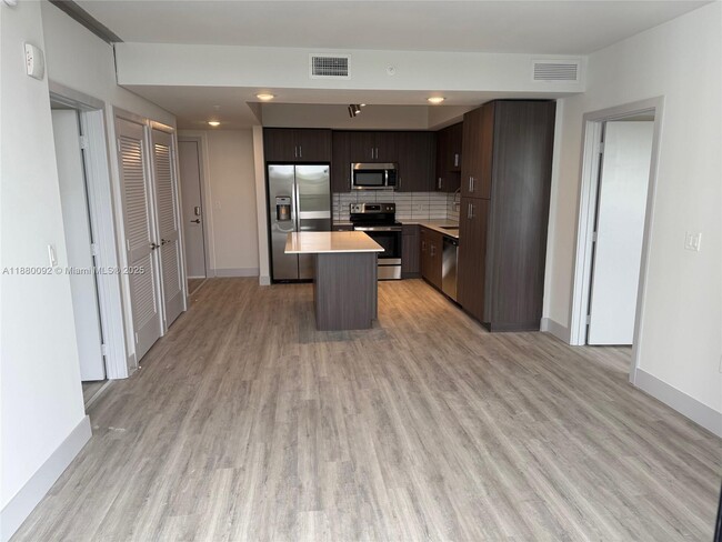 Building Photo - 9000 Ramblewood Dr