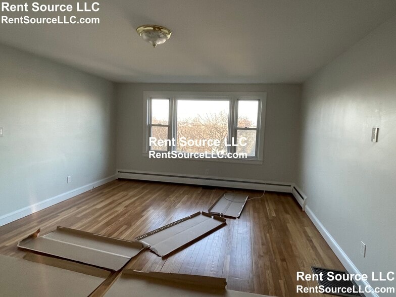 Building Photo - 98 Moreland St