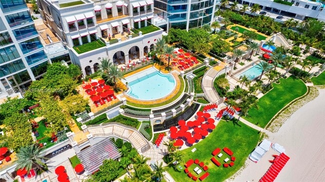 Building Photo - 17901 Collins Ave