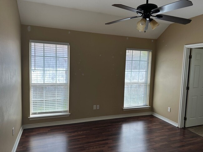 Building Photo - College Station -3 bedroom/2 bath - Fenced in back yard and House is in an EXCELLENT LOCATION