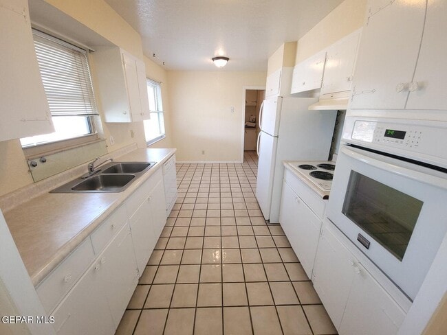 Building Photo - 240 Ferrari Ct