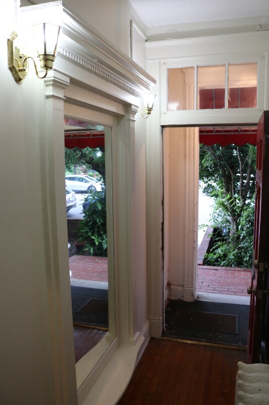 Building Photo - 2525 Stuart Ave