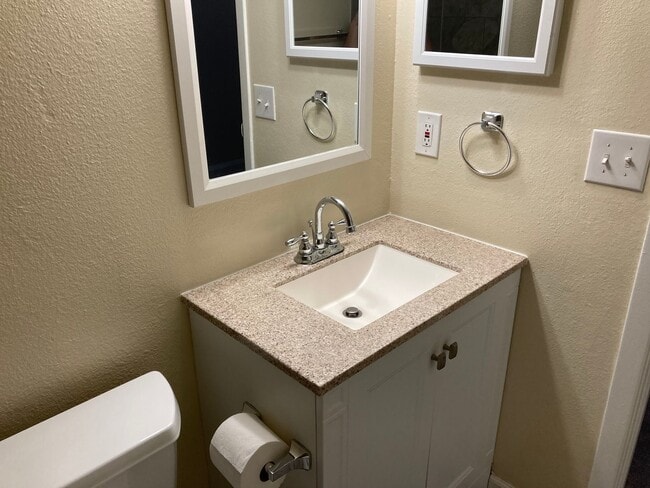 Building Photo - Beautifully Renovated 2-Bed, 2-Bath Condo – 1,020 sq. ft.  Pool and clubhouse plus lots more!