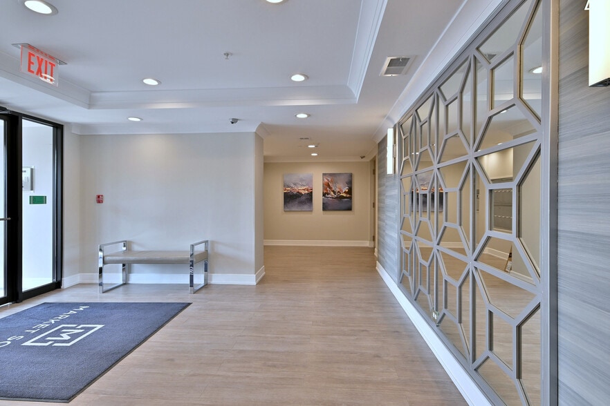 Building Photo - 210 N Addison Ave #401