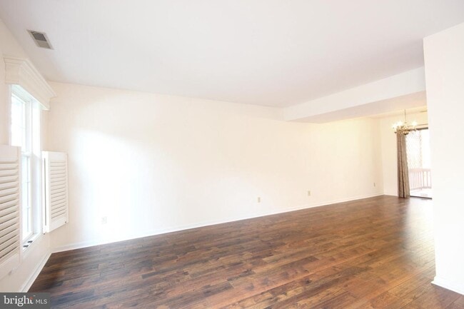 Building Photo - 133 N Park Dr