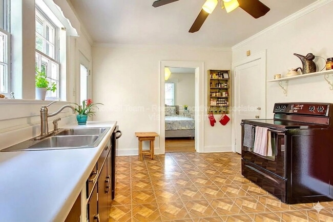 Building Photo - 438 McNabb Ave