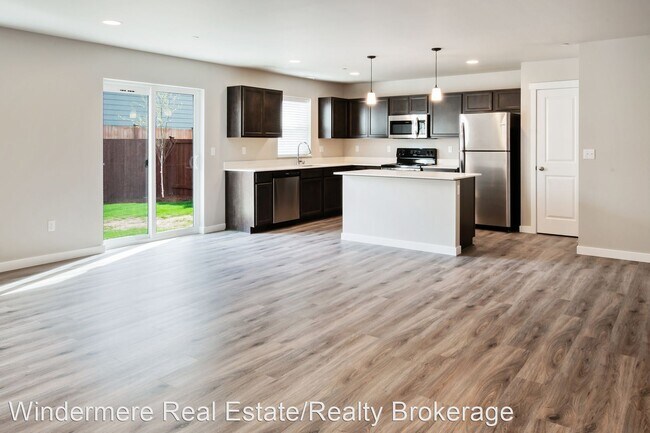 Building Photo - 4 br, 2.5 bath House - 8419 63rd St NE