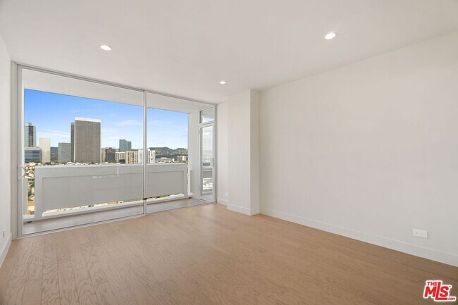 Building Photo - 2222 Ave of the Stars