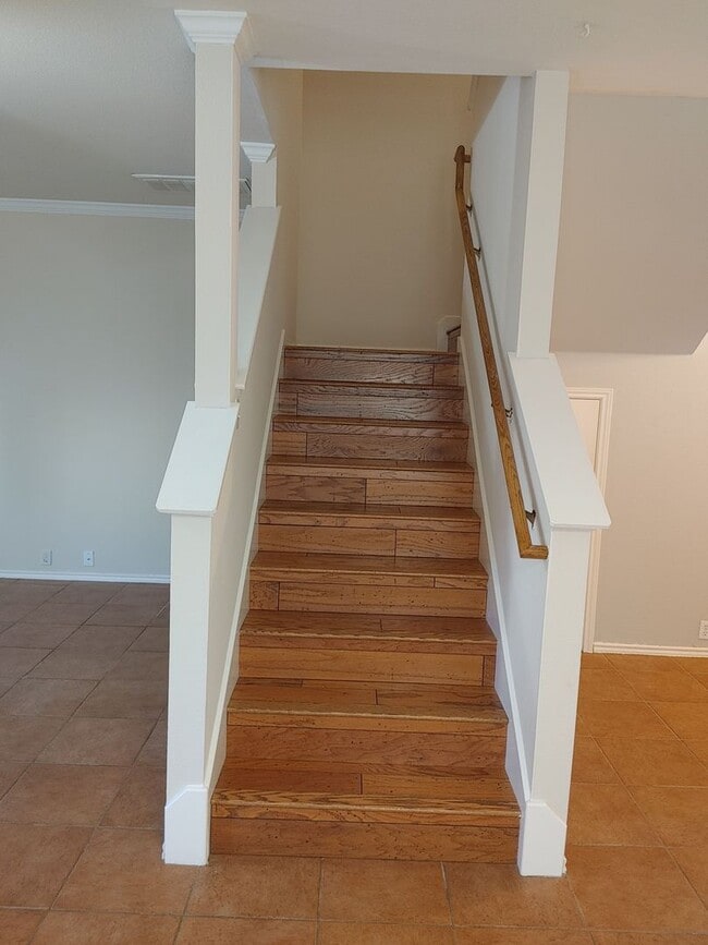 Building Photo - Beautiful 3 Bedroom / 2.5 Bath Townhome in Kyle