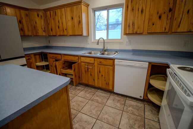 Building Photo - 609 Cobblestone Ct