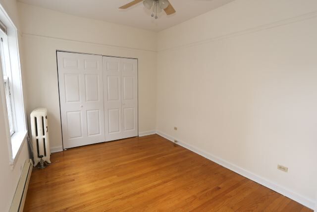 Building Photo - 821 W Waveland Ave
