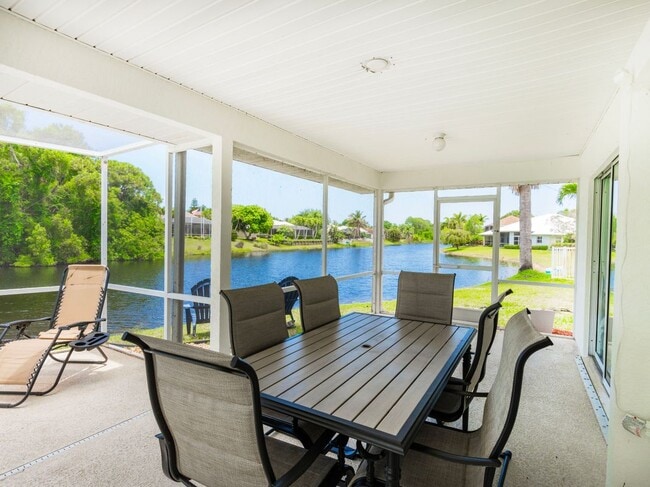 Building Photo - 1123 SW Oak Hollow Ct