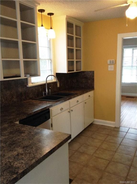 Building Photo - ** AVAILABLE JUNE 1ST ** CUTE 3/1 BROADMOO...