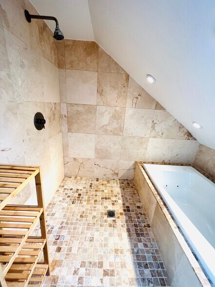 Building Photo - 9 Laurel St