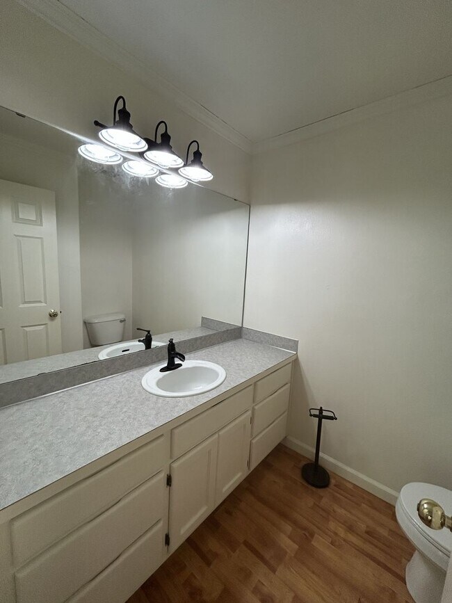 Building Photo - Beautiful Newly updated 4 bedroom 2.5 bath 1,582 Sq Ft Home  in Crown Ridge Estates
