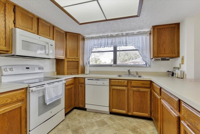 Building Photo - 905 Mendoza Ln