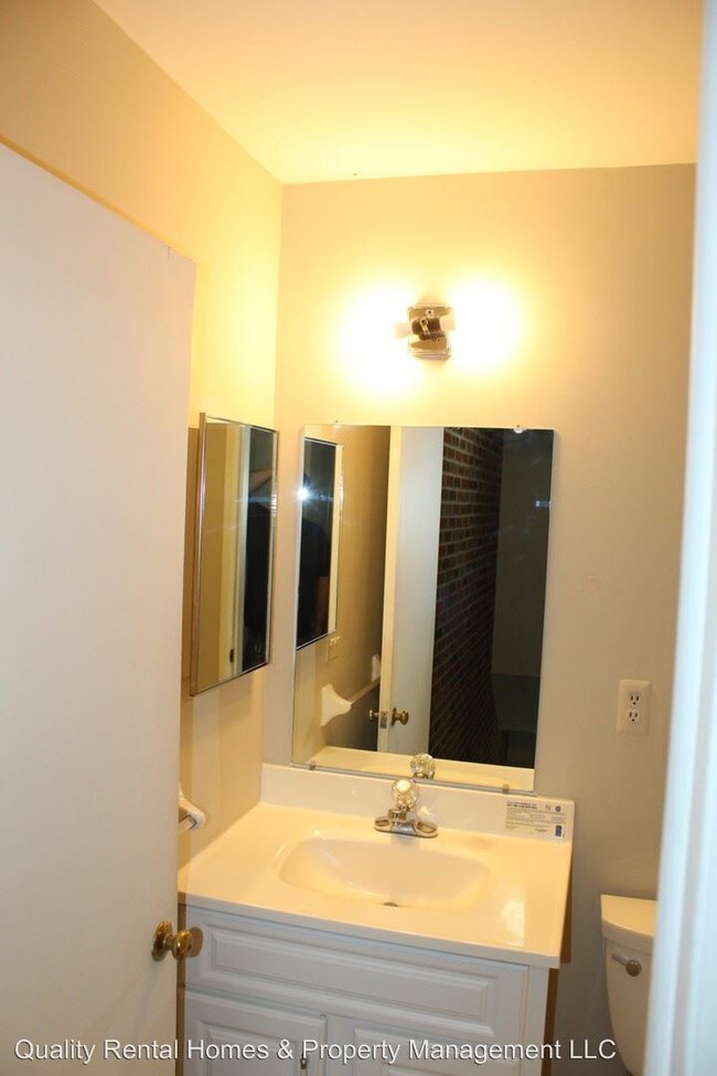 Building Photo - 2 br, 1 bath House - 7490 Hampton Dr.