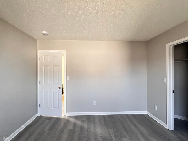 Building Photo - 713 Hollowood Ln