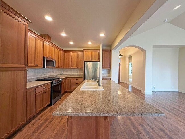 Building Photo - 2523 Borders Dr