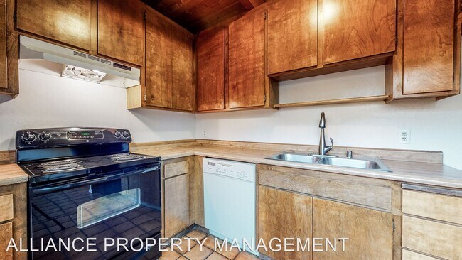 Building Photo - 3 br, 2 bath House - 72 Kingston Lane (Way