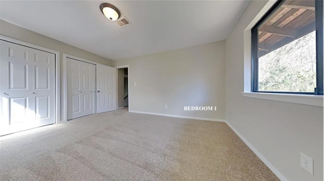 Building Photo - 36 Fairway Ln