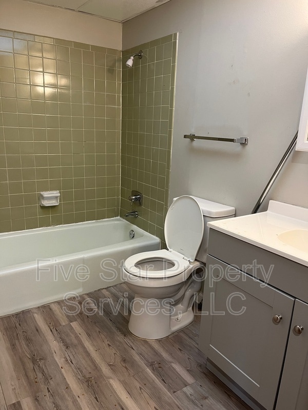 Building Photo - 205 W Allen St