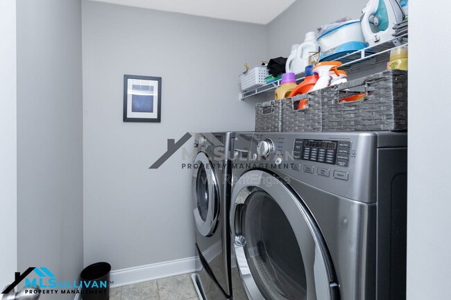 Building Photo - 913 Beech Glen Dr