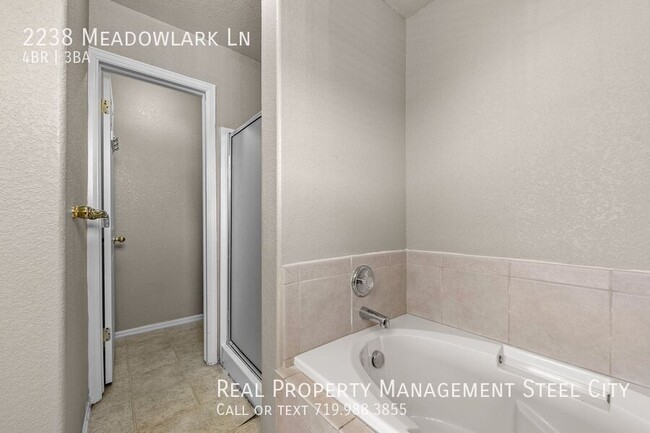 Building Photo - 2238 Meadowlark Ln