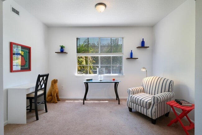 Building Photo - 5205 Myrtlewood Cir E