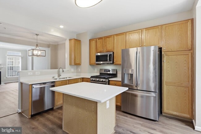Building Photo - 986 Harrison Cir