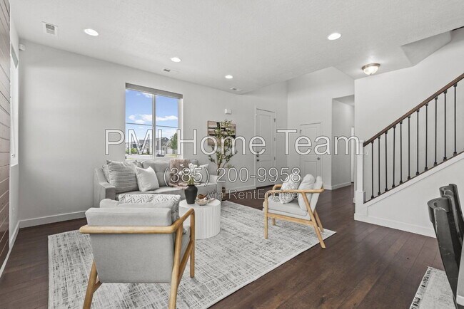 Building Photo - 1812 W Parkview Dr