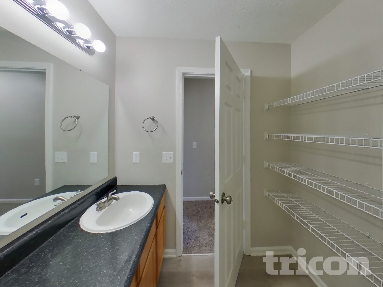 Building Photo - 6953 W Briar Park View