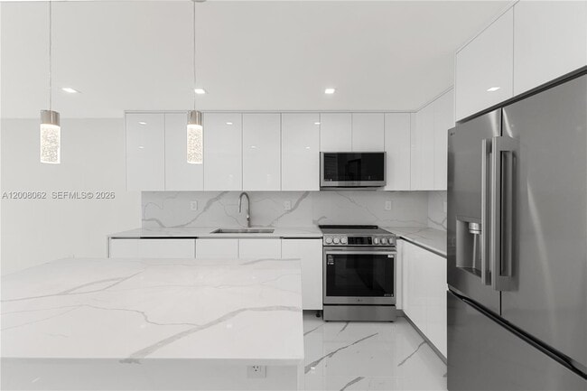 Building Photo - 345 Ocean Dr