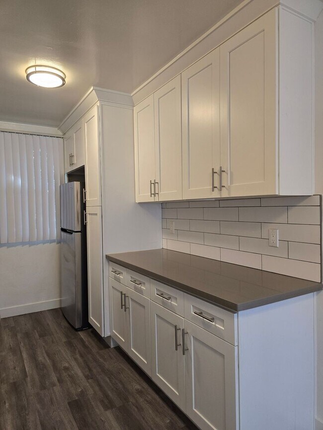 Building Photo - 3373 #6