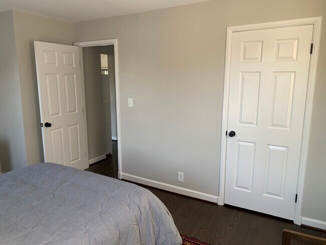 Building Photo - 2 Bed, 1 Bath Condo