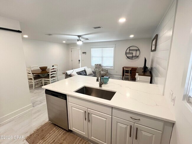 Building Photo - 7813 N Lagoon Dr