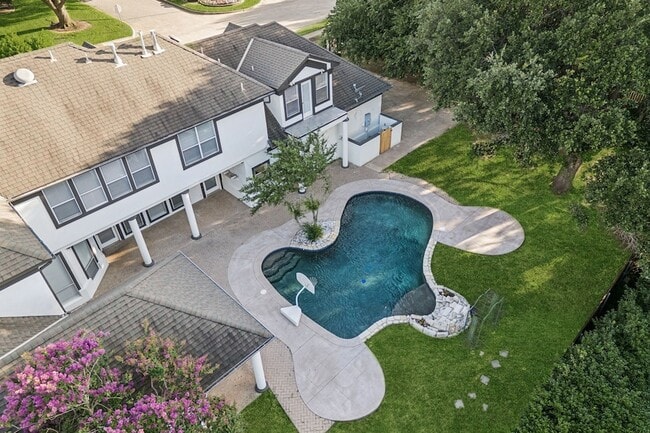Building Photo - 7204 Pebble Hill Dr