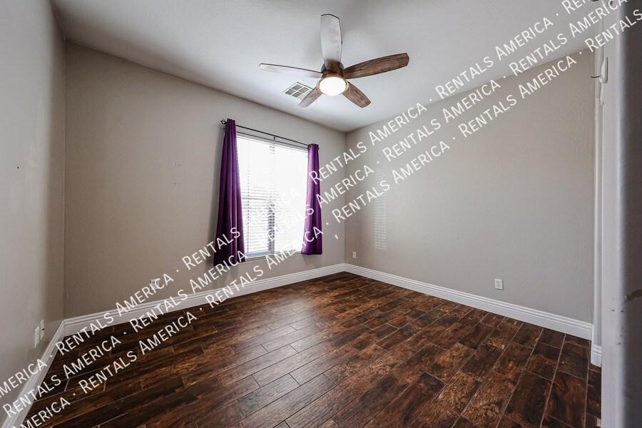 Building Photo - 7223 N 73rd Dr