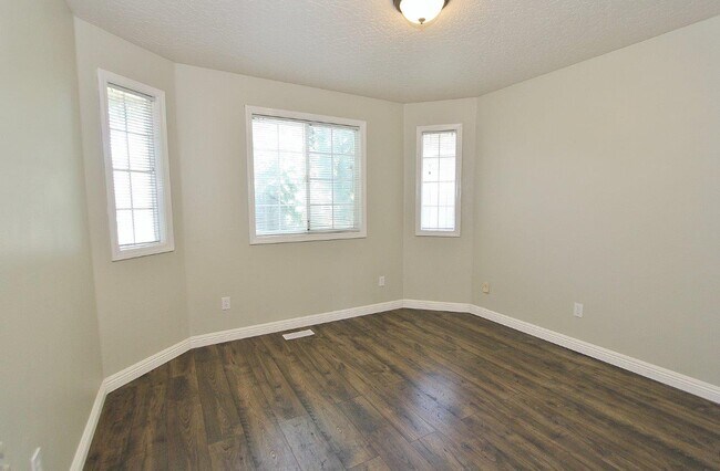 Building Photo - 705 Spruce Creek Dr